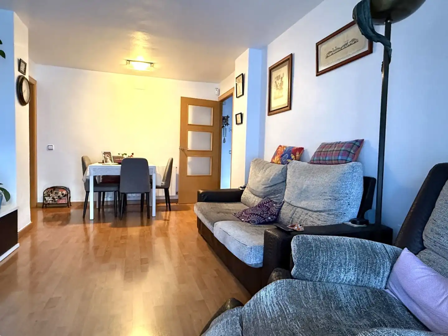 Sala d'estar de Pis en venda en L'Hospitalet de Llobregat amb Aire condicionat, Calefacció i Parquet