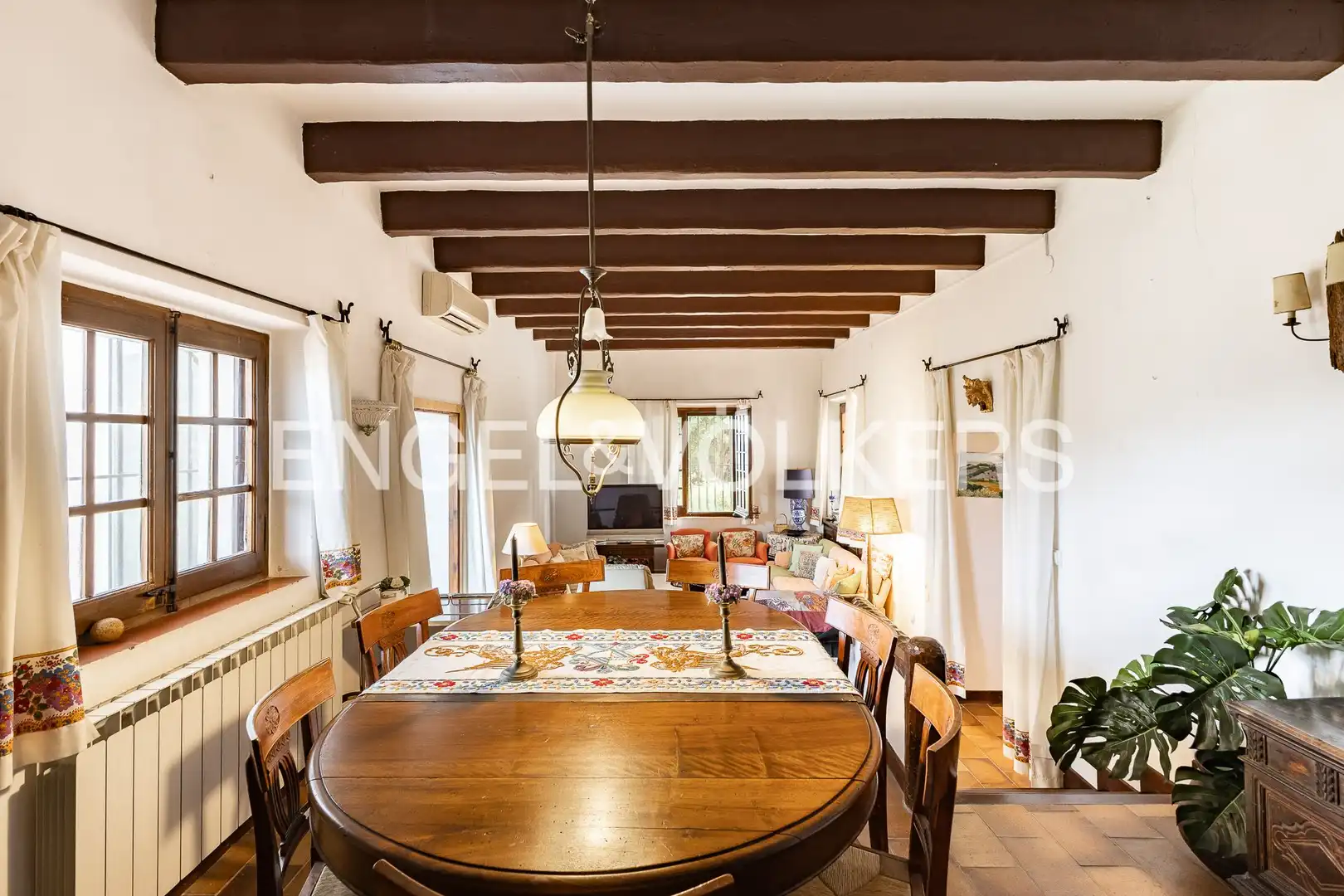 Esszimmer von Country house zum Verkauf in Mataró mit Heizung, Privatgarten und Terrasse