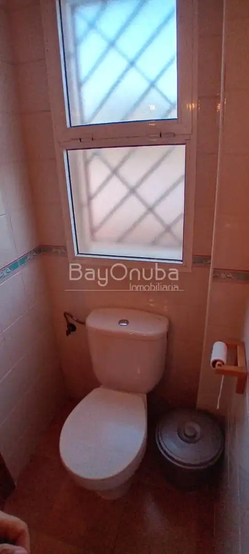 Badezimmer von Dachboden zur Miete in Punta Umbría mit Schwimmbad