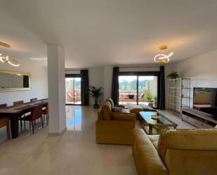 Sala d'estar de Àtic de lloguer en Marbella amb Aire condicionat, Calefacció i Terrassa