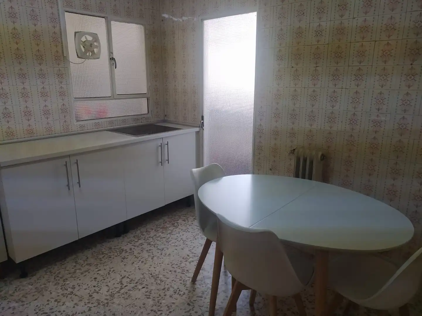 Kitchen of Flat for rent in Granada  with Heating, Furnished and Washing machine