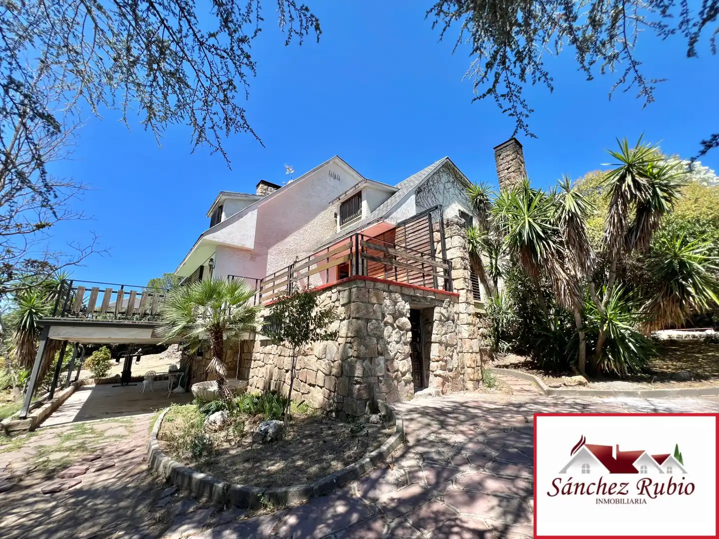 Vista exterior de Casa o xalet en venda en Torrelodones amb Calefacció, Jardí privat i Parquet