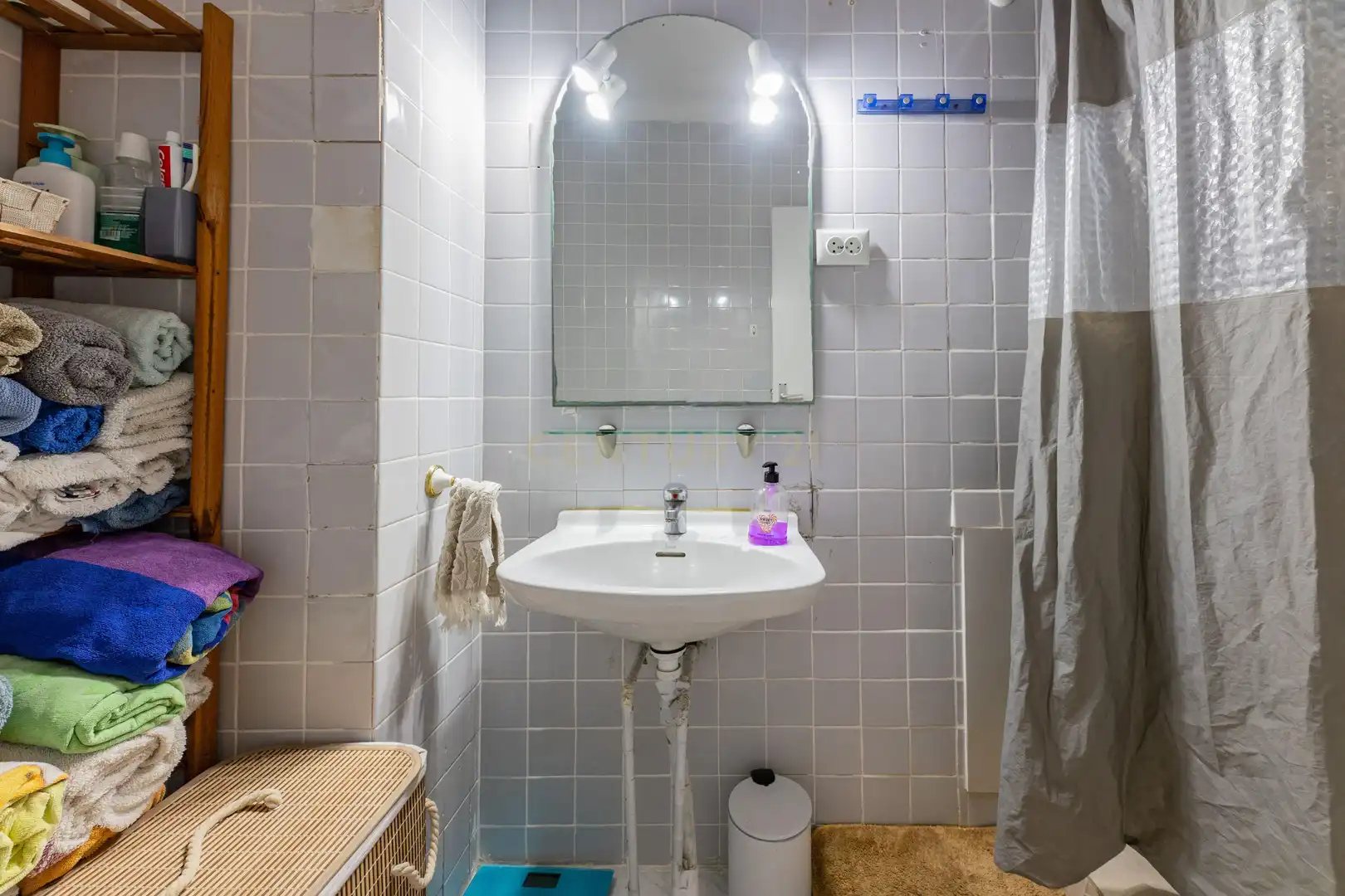 Baño de Piso en venta en Valencia con Horno y Balcón