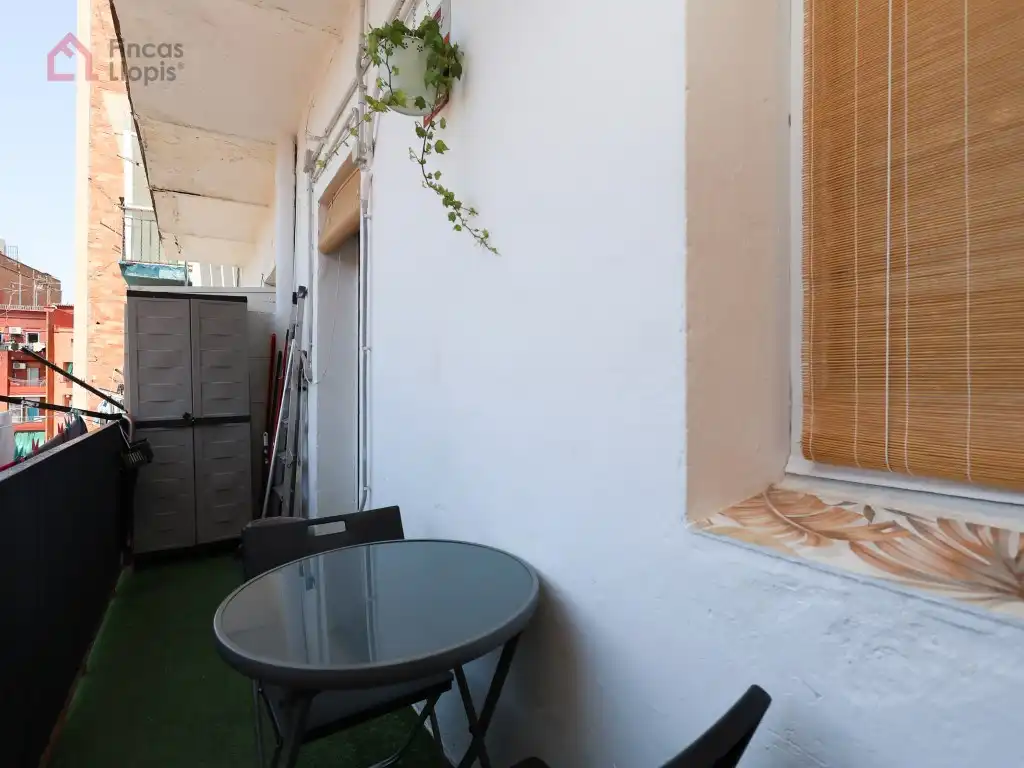 Terraza de Piso en venta en Barcelona con Balcón y Internet