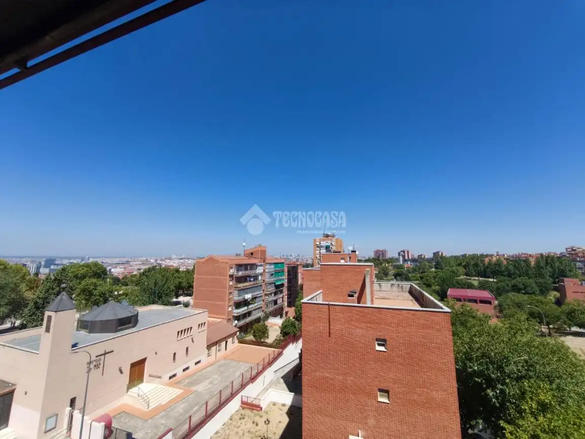 Habitación de Piso en venta en Madrid con Calefacción y Terraza