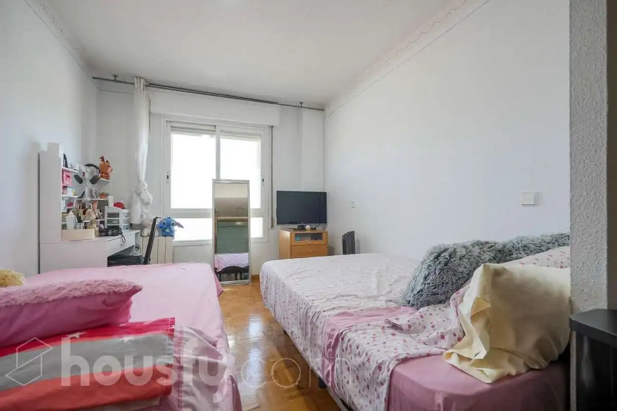 Bedroom of Flat for sale in Madrid  with Air Conditioner, Heating and Terrace