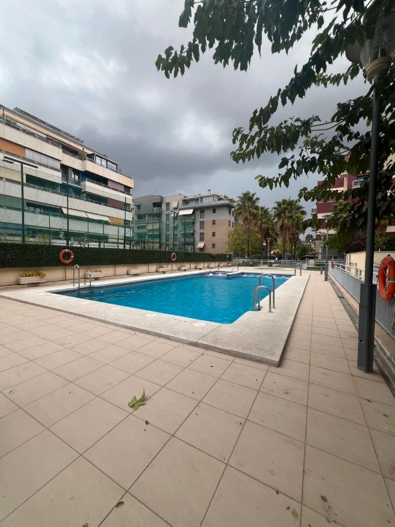 Swimming pool of Flat to rent in  Granada Capital  with Air Conditioner, Balcony and Community pool