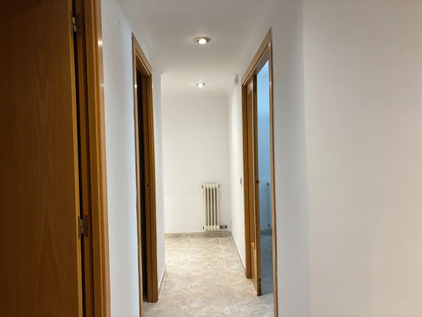 Wohnung zum Verkauf in Girona mit Klimaanlage, Heizung und Balkon