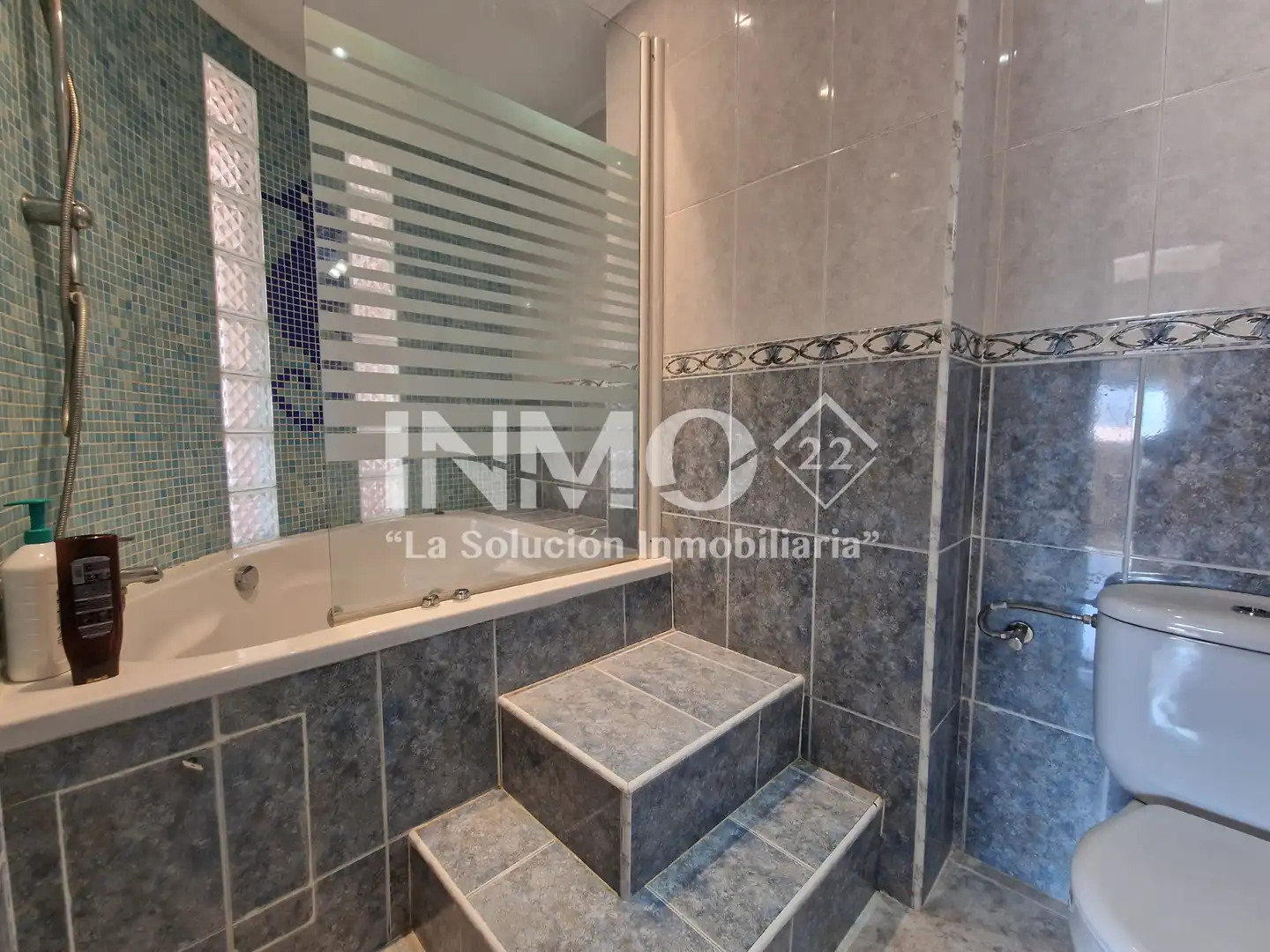 Badezimmer von Wohnungen zum Verkauf in Cambrils mit Klimaanlage, Privatgarten und Terrasse