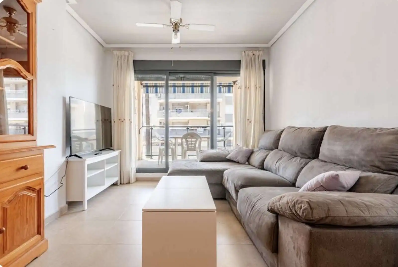 Sala d'estar de Apartament per a compartir en Canet d'En Berenguer amb Aire condicionat, Terrassa i Moblat