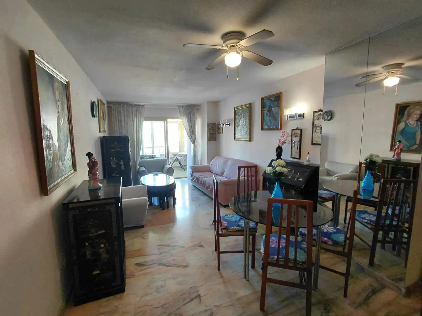 Sala de estar de Piso en venta en Fuengirola con Terraza, Alarma y Piscina comunitaria