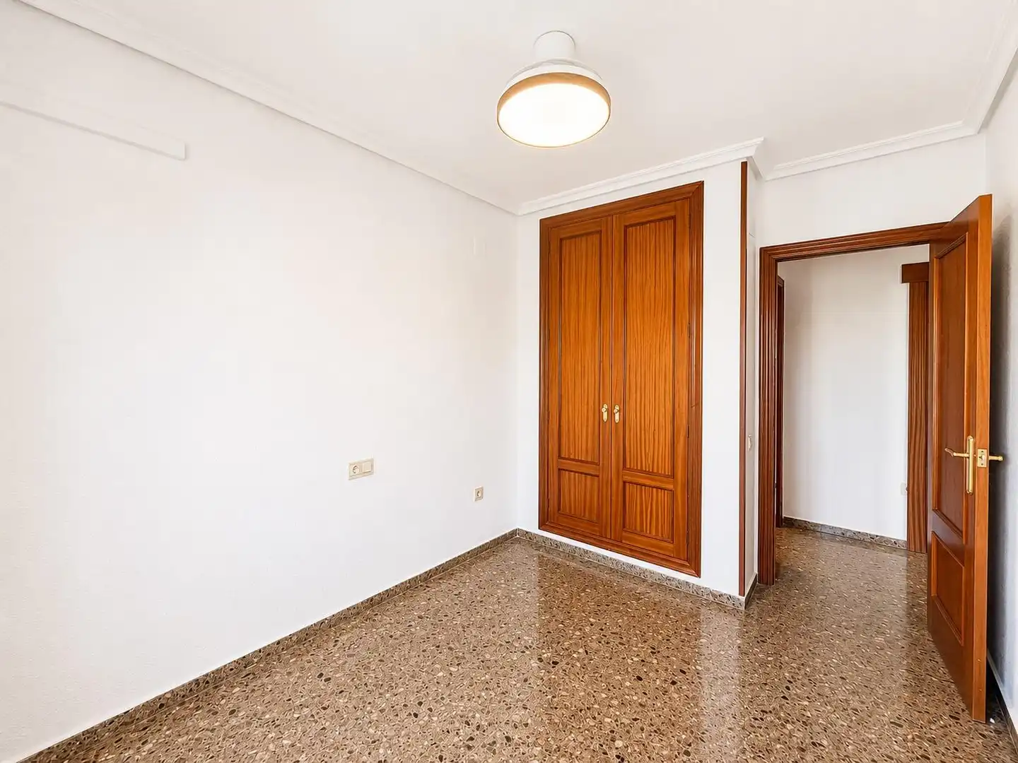 Flat for rent in Paterna  with Balcony