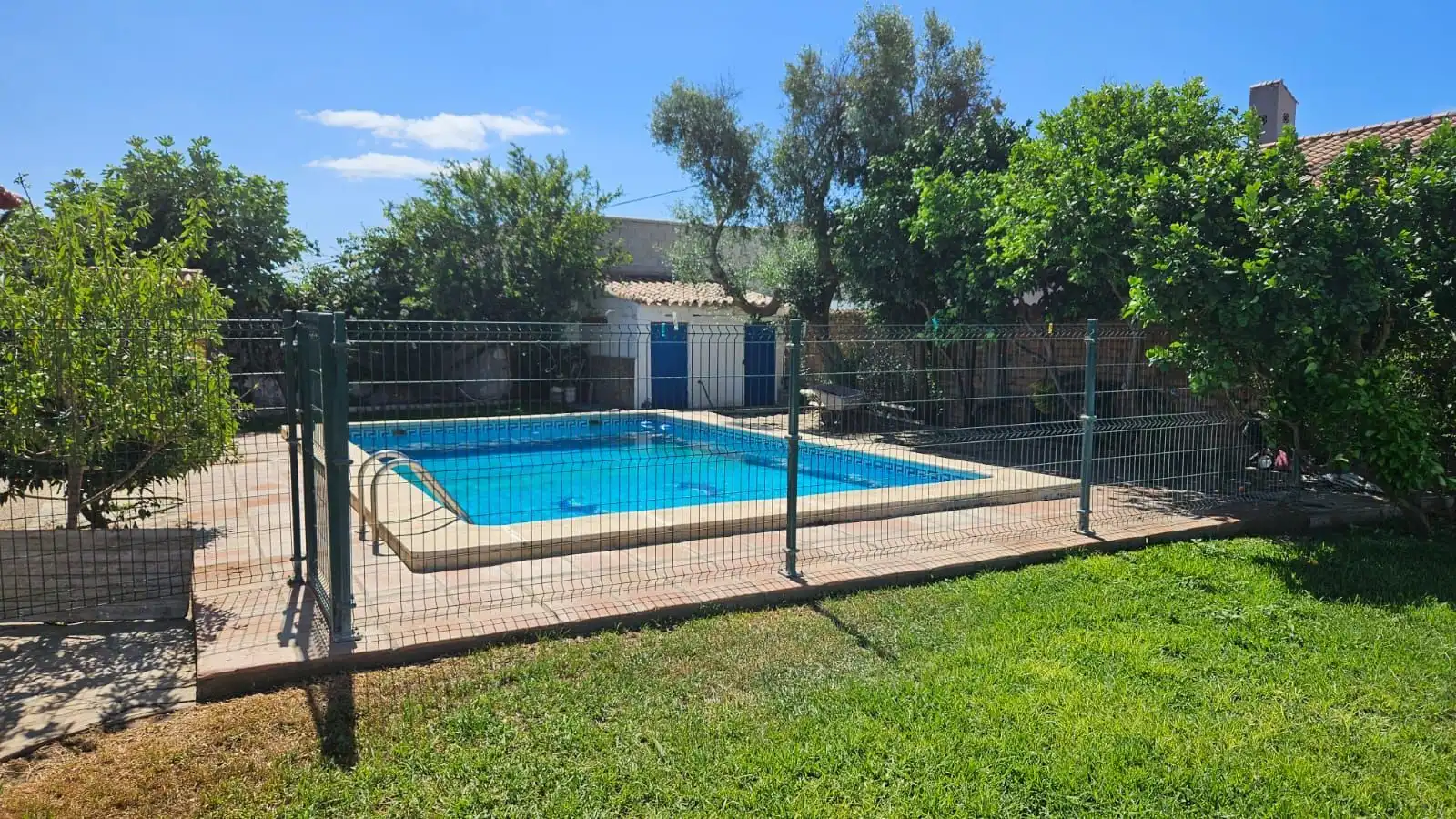 Swimming pool of Land for sale in La Línea de la Concepción