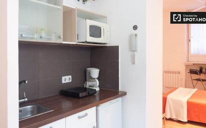 Kitchen of Flat to rent in  Madrid Capital  with Air Conditioner and Balcony