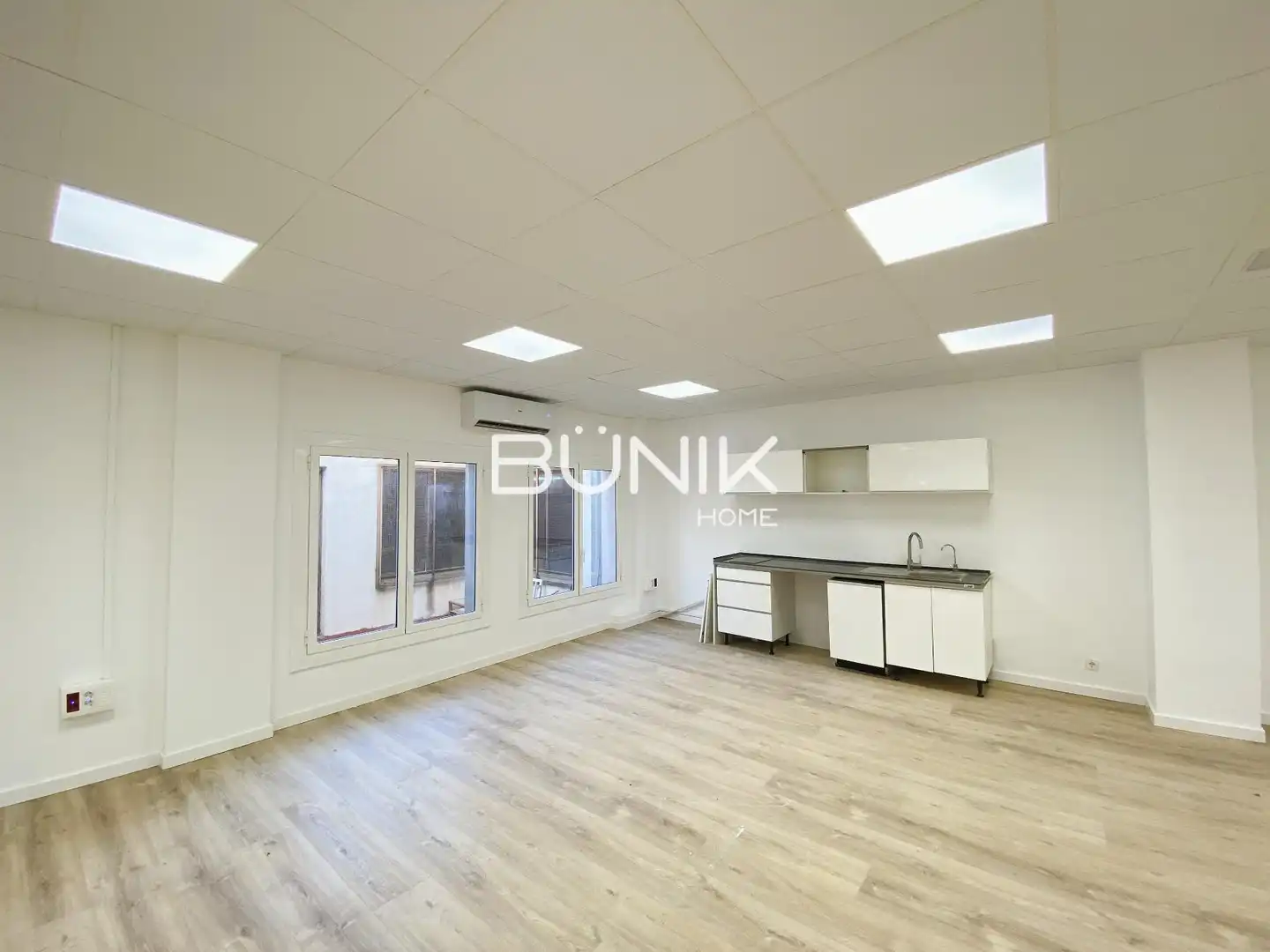 Office for rent in Barcelona  with Air Conditioner