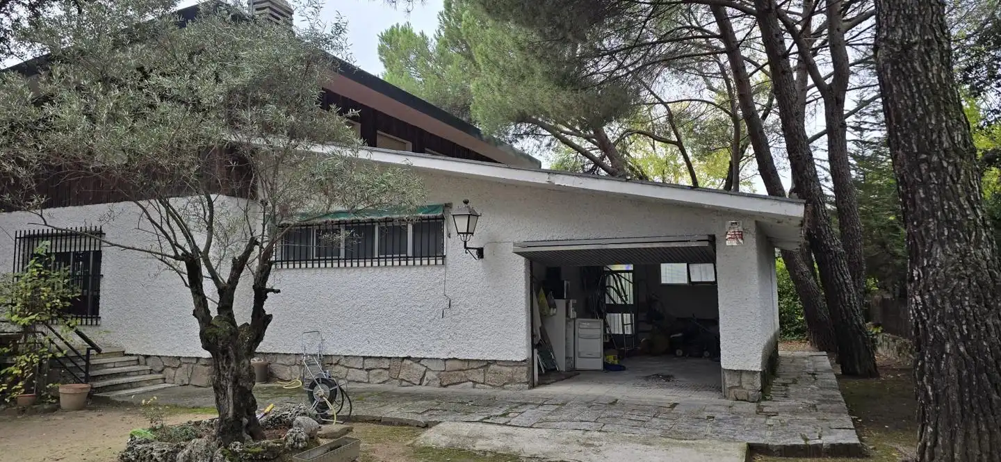 Vista exterior de Casa o chalet en venta en Guadarrama con Terraza y Amueblado