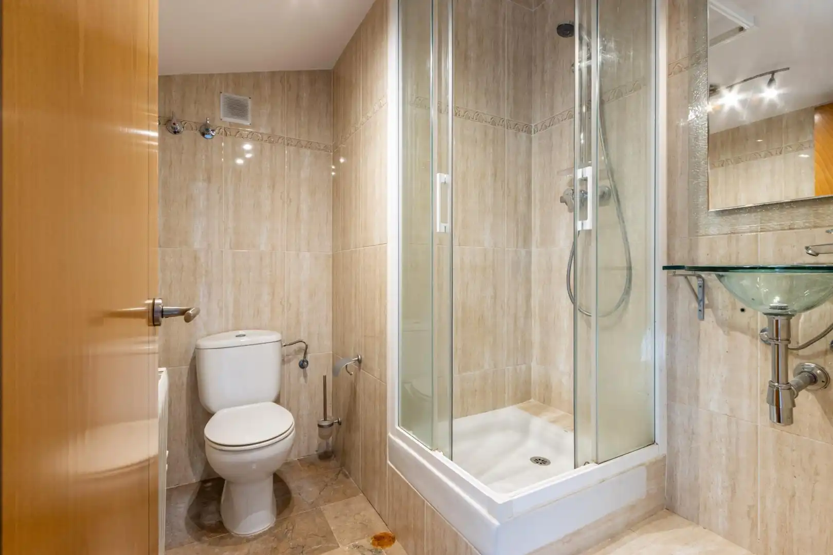 Baño de Ático en venta en Sabadell con Aire acondicionado, Calefacción y Alarma