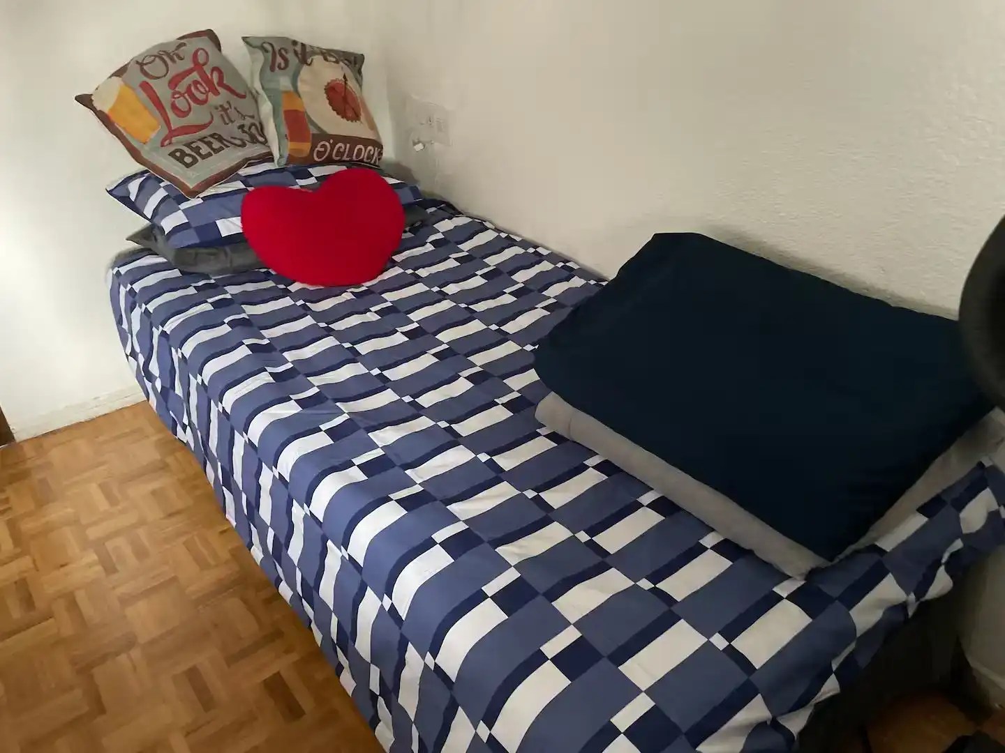 Habitación de Piso de alquiler en El Espinar con Parquet y Amueblado