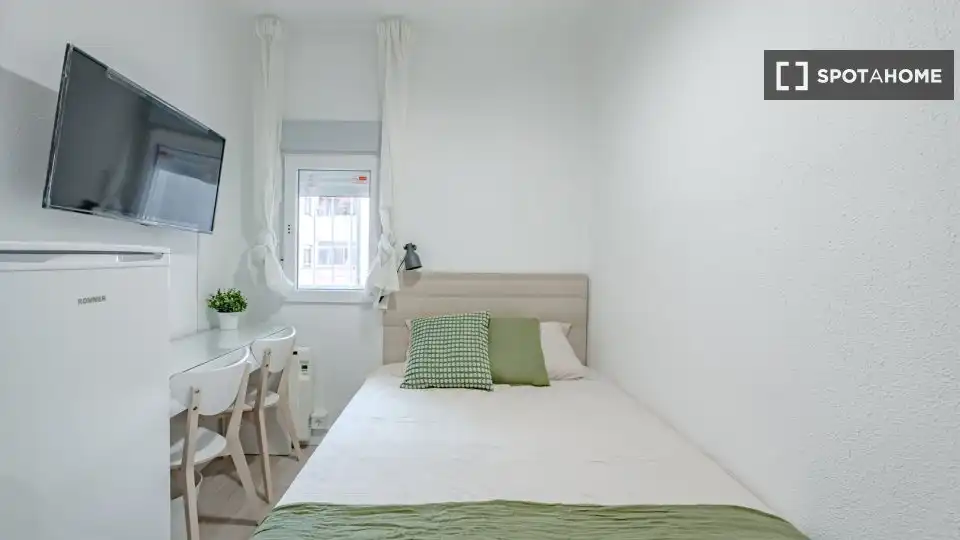 Bedroom of Flat for rent in Madrid  with Air Conditioner, Heating and Furnished
