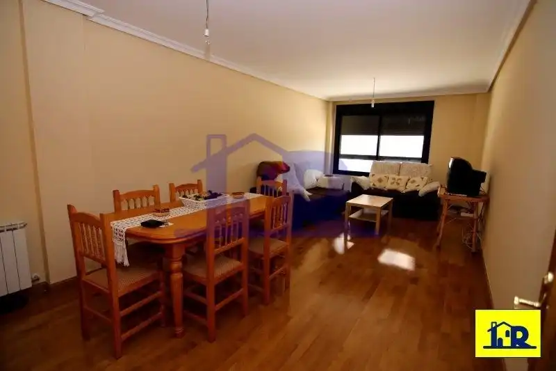 Sala d'estar de Pis en venda en Cuenca amb Calefacció, Terrassa i Traster