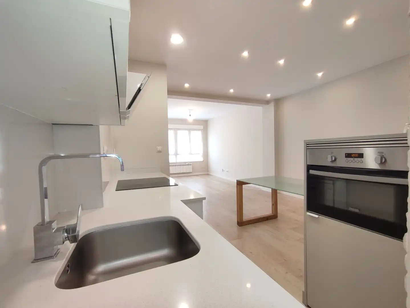 Cocina de Piso de alquiler en Gijón  con Calefacción