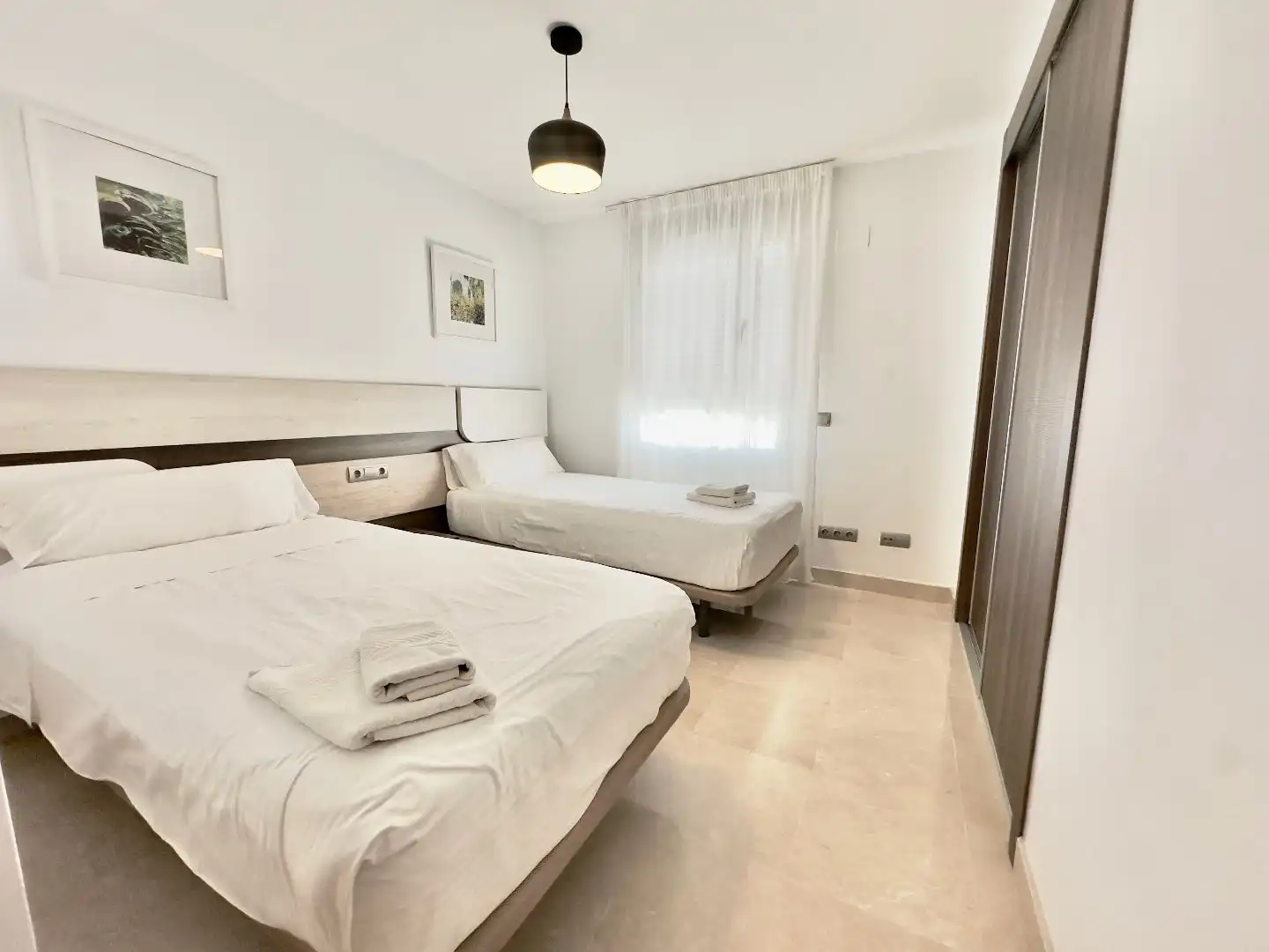 Dormitori de Pis en venda en Marbella amb Aire condicionat i Balcó