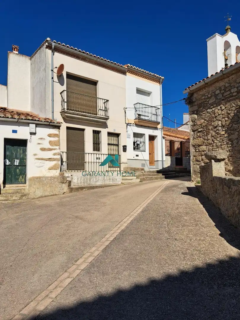 Vista exterior de Casa o xalet en venda en Trujillo amb Moblat i Balcó