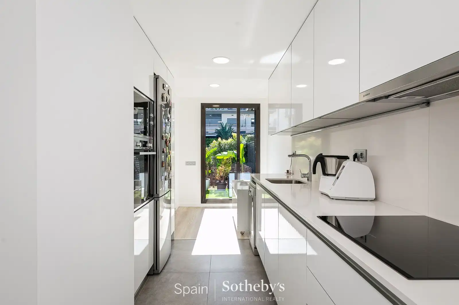 Cuina de Apartament en venda en Sitges amb Aire condicionat, Jardí privat i Jacuzzi