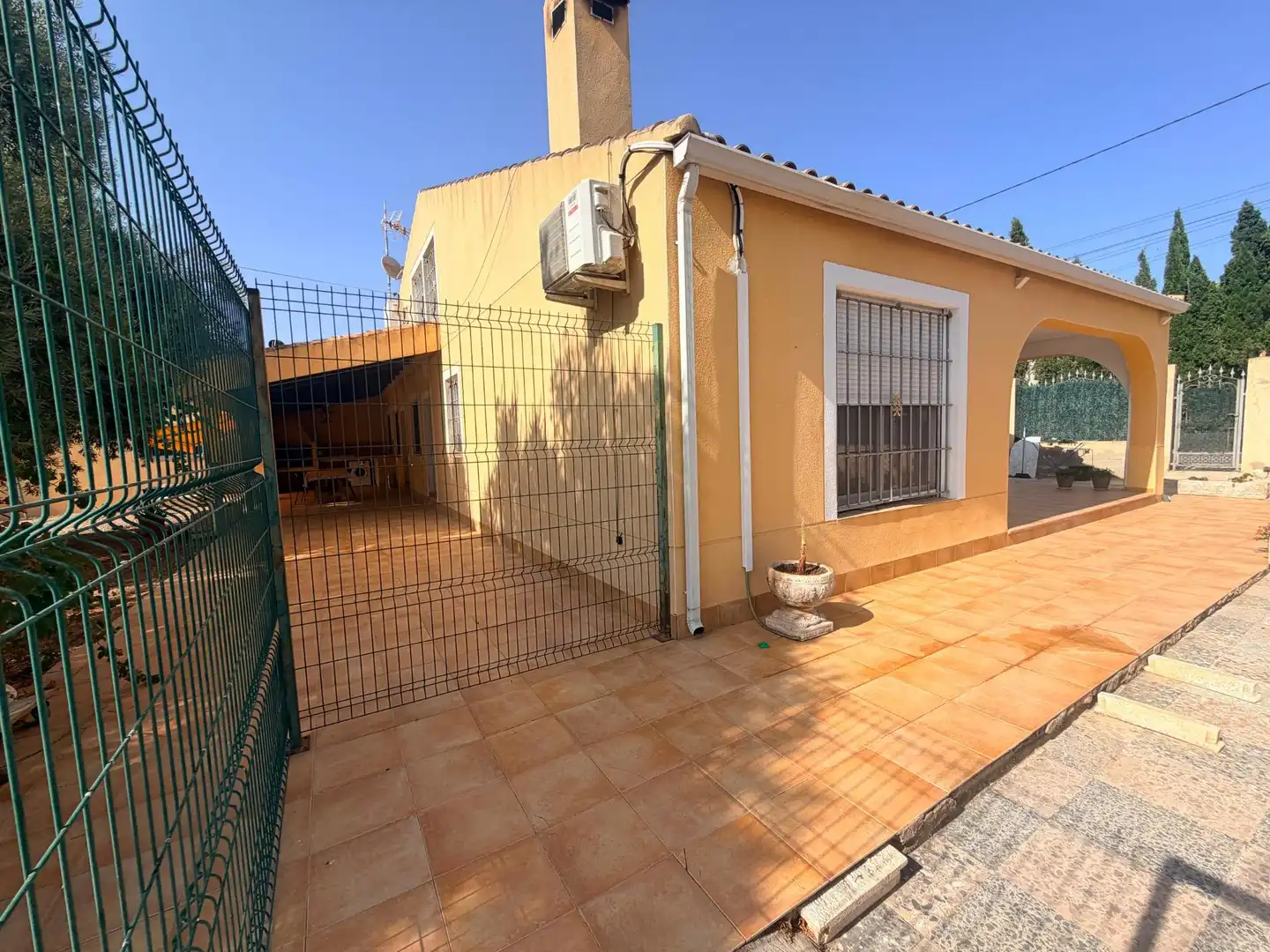 Vista exterior de Casa o chalet de alquiler en Elche / Elx con Aire acondicionado, Calefacción y Jardín privado
