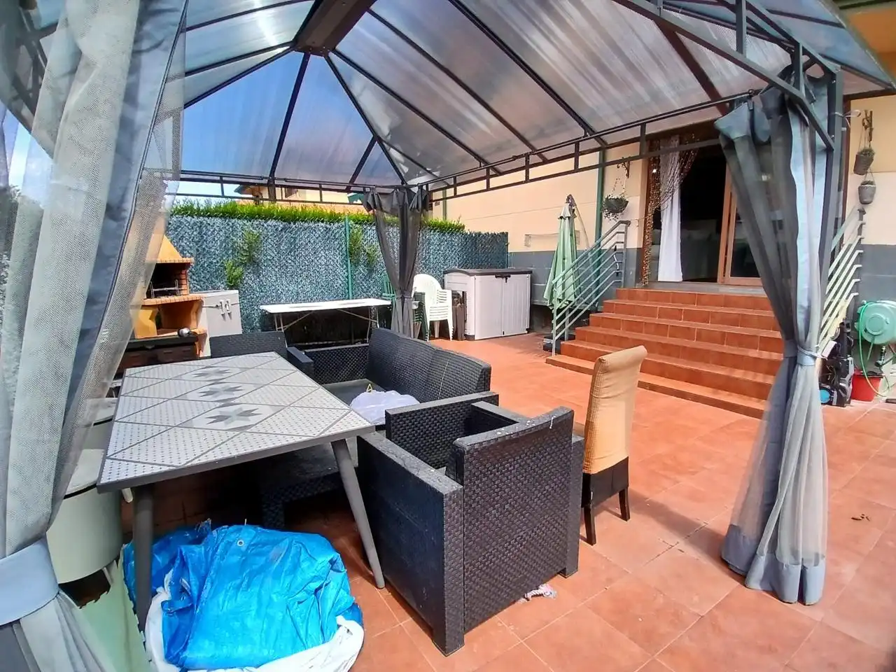 Terrasse von Einfamilien-Reihenhaus zum Verkauf in Castro-Urdiales mit Heizung, Privatgarten und Terrasse