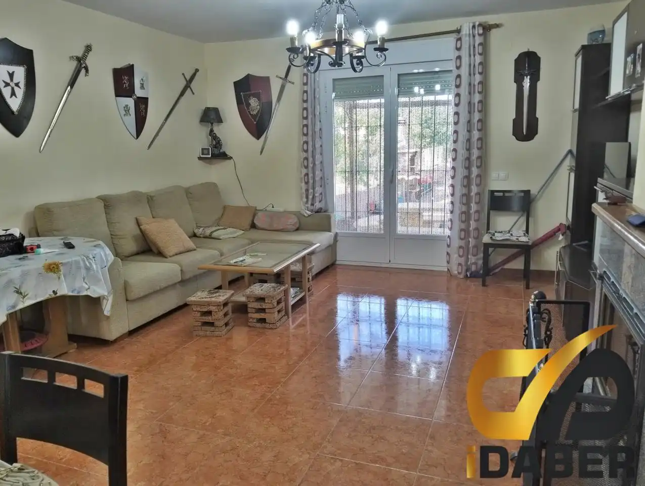 Sala d'estar de Casa o xalet en venda en El Viso de San Juan amb Aire condicionat, Calefacció i Jardí privat