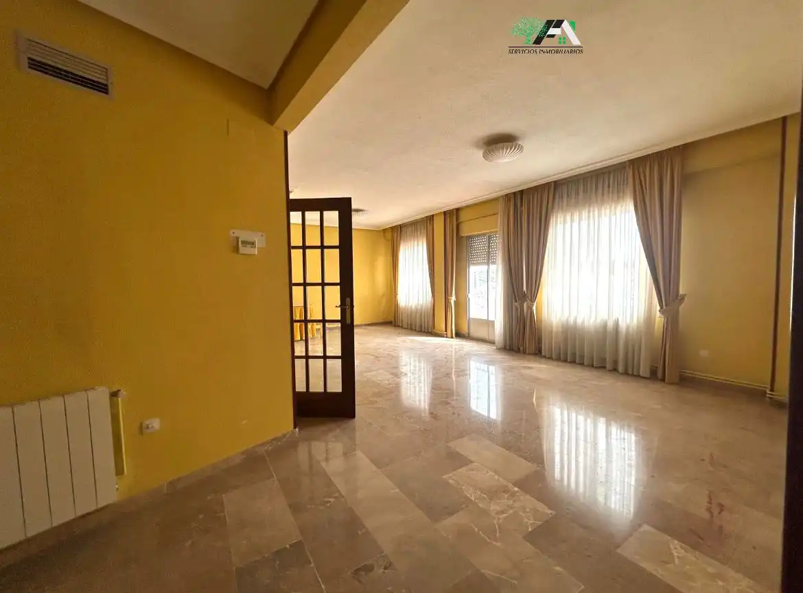 Sala de estar de Piso en venta en Ibros con Calefacción