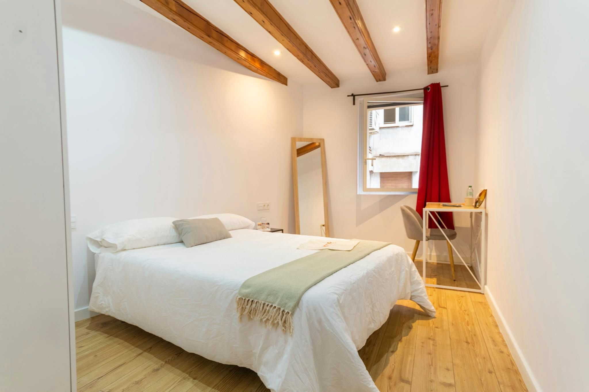 Bedroom of Flat for share in  Barcelona Capital  with Air Conditioner, Heating and Furnished