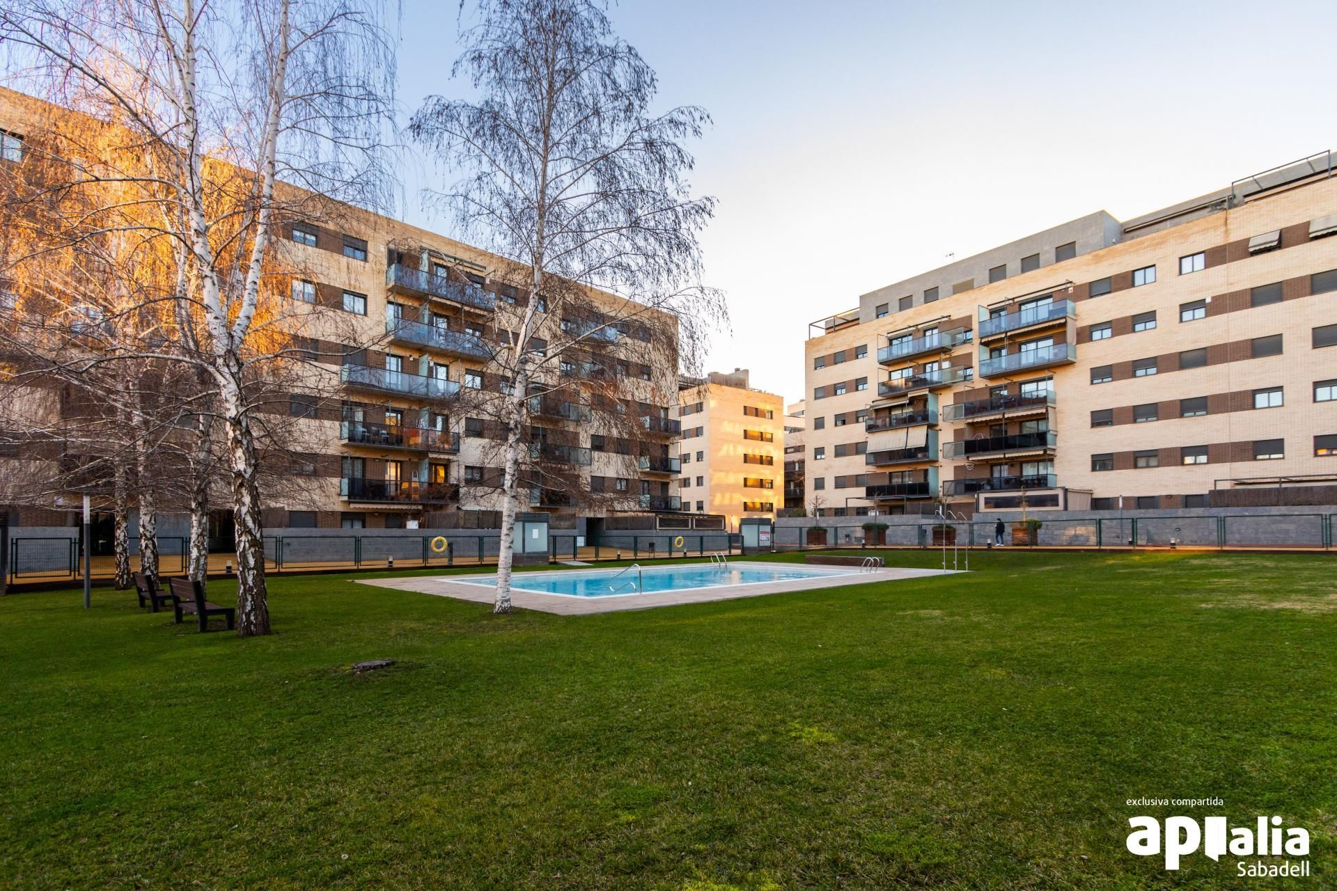 Vista exterior de Pis en venda en Sabadell amb Calefacció, Jardí privat i Traster