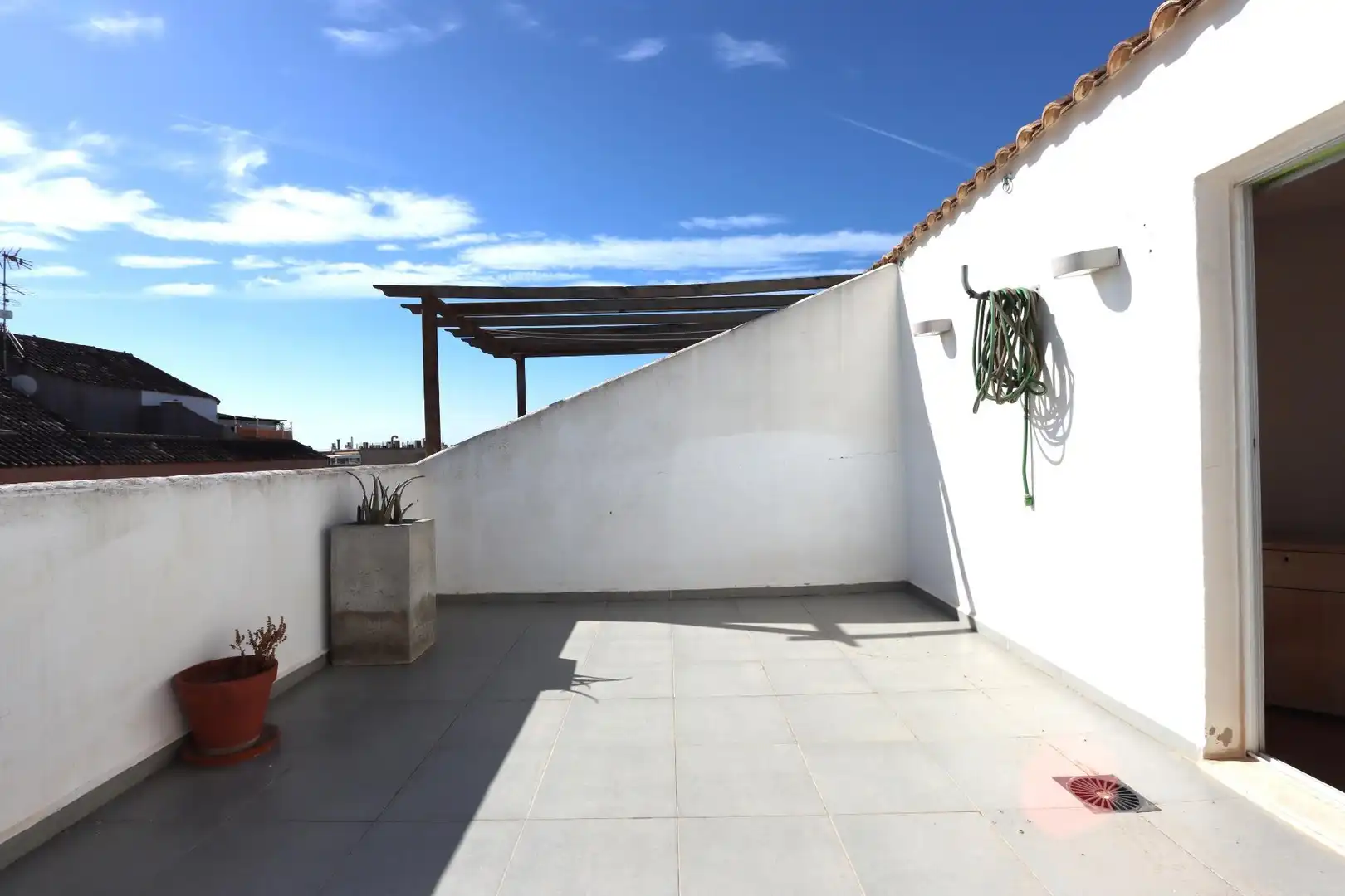 Terraza de Ático en venta en La Pobla de Vallbona con Calefacción, Terraza y Trastero