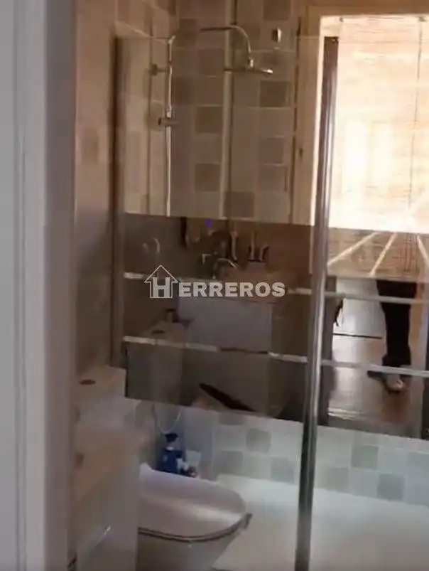 Bany de Apartament en venda en Albelda de Iregua amb Calefacció, Parquet i Traster