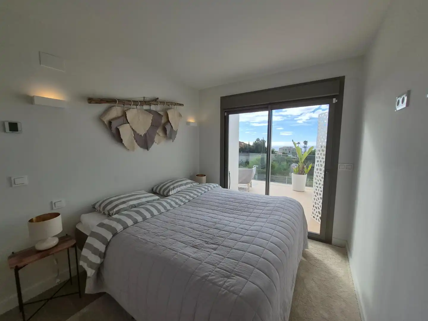 Schlafzimmer von Wohnung zur Miete in Mijas mit Klimaanlage, Privatgarten und Terrasse