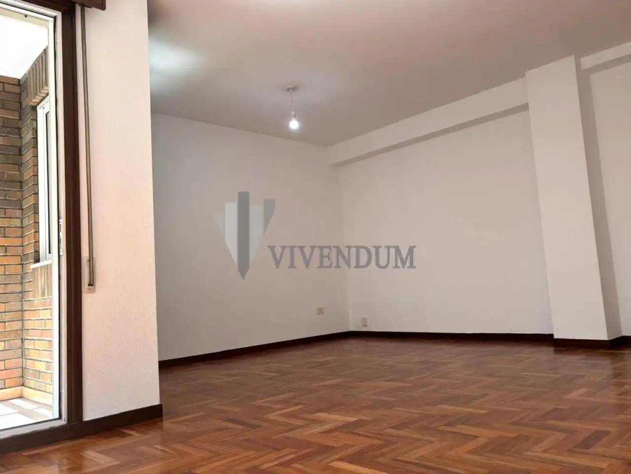 Sala de estar de Piso de alquiler en Vigo  con Calefacción, Parquet y Terraza