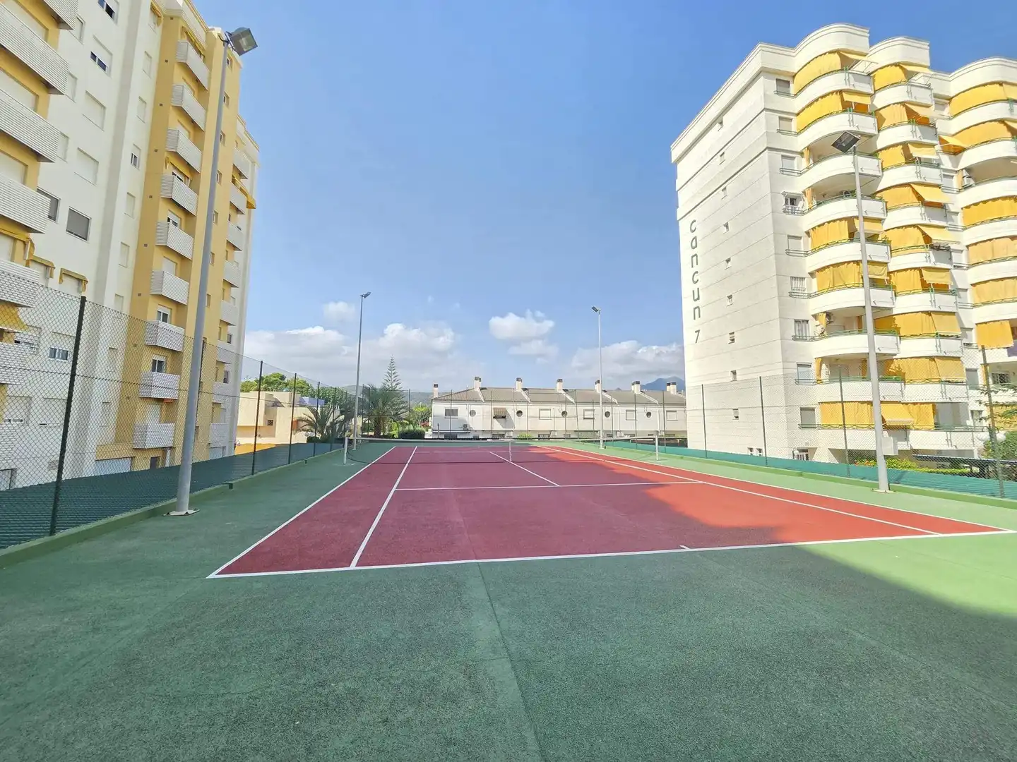 Aparcament de Casa adosada en venda en Gandia amb Aire condicionat, Jardí privat i Terrassa