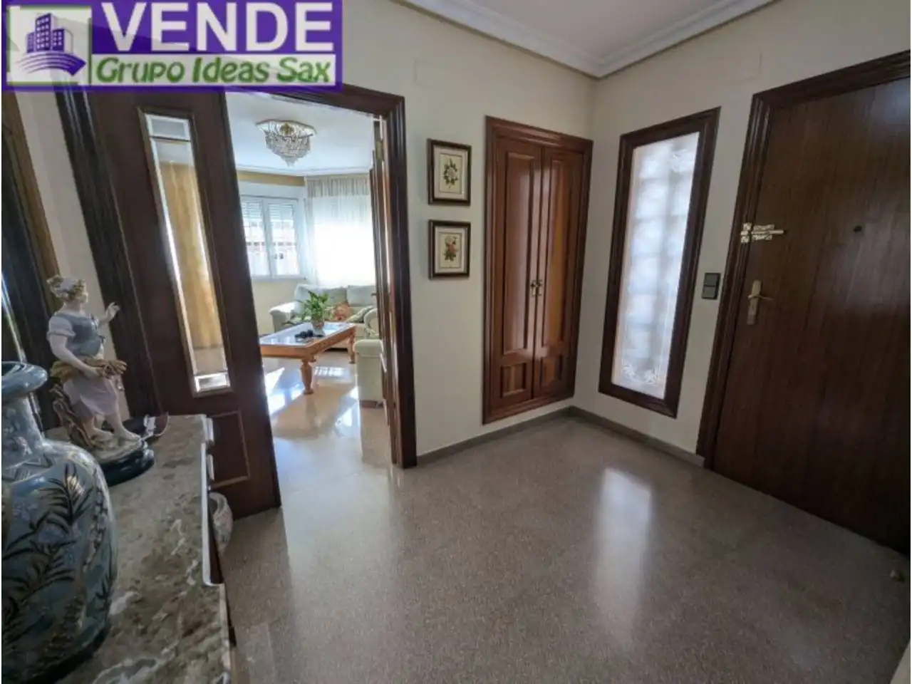 Casa adosada en venda en Sax