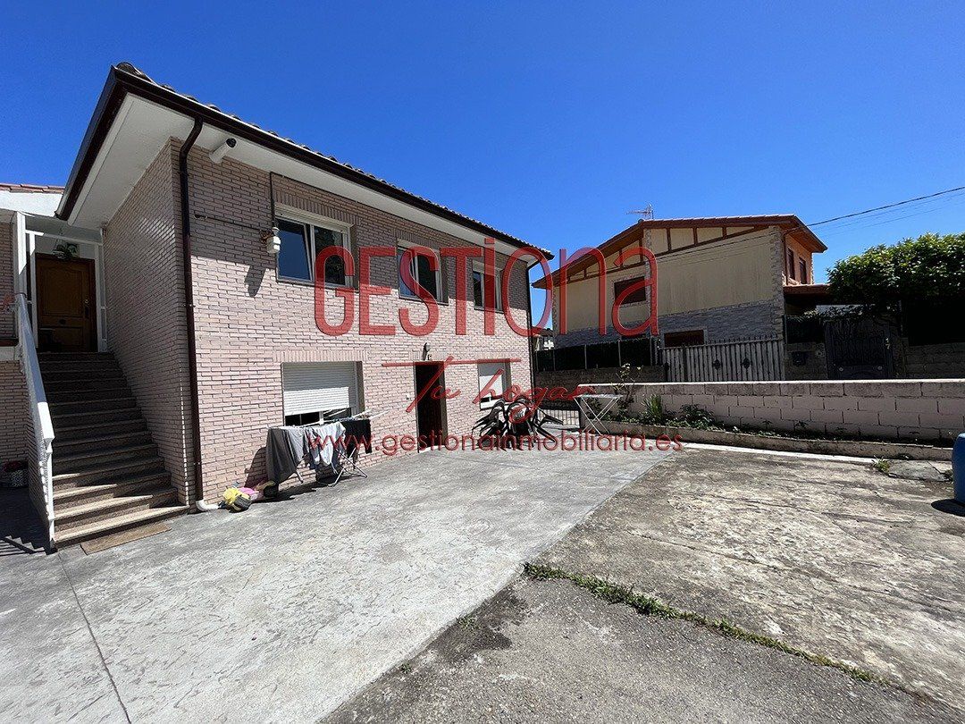 Vista exterior de Casa o xalet en venda en Noja amb Jardí privat, Terrassa i Moblat