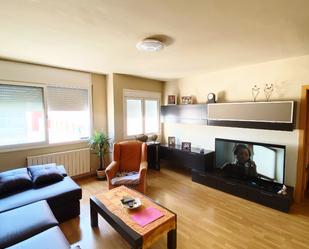 Living room of Flat for sale in Pallejà  with Heating, Parquet flooring and Furnished