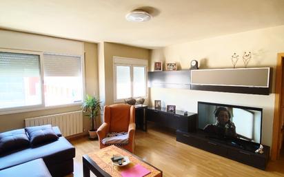 Sala d'estar de Pis en venda en Pallejà amb Calefacció, Parquet i Moblat