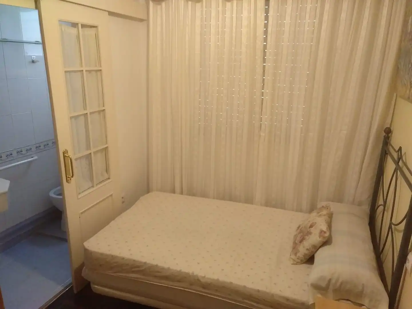 Habitación de Piso de alquiler en Sevilla con Aire acondicionado, Amueblado y Horno