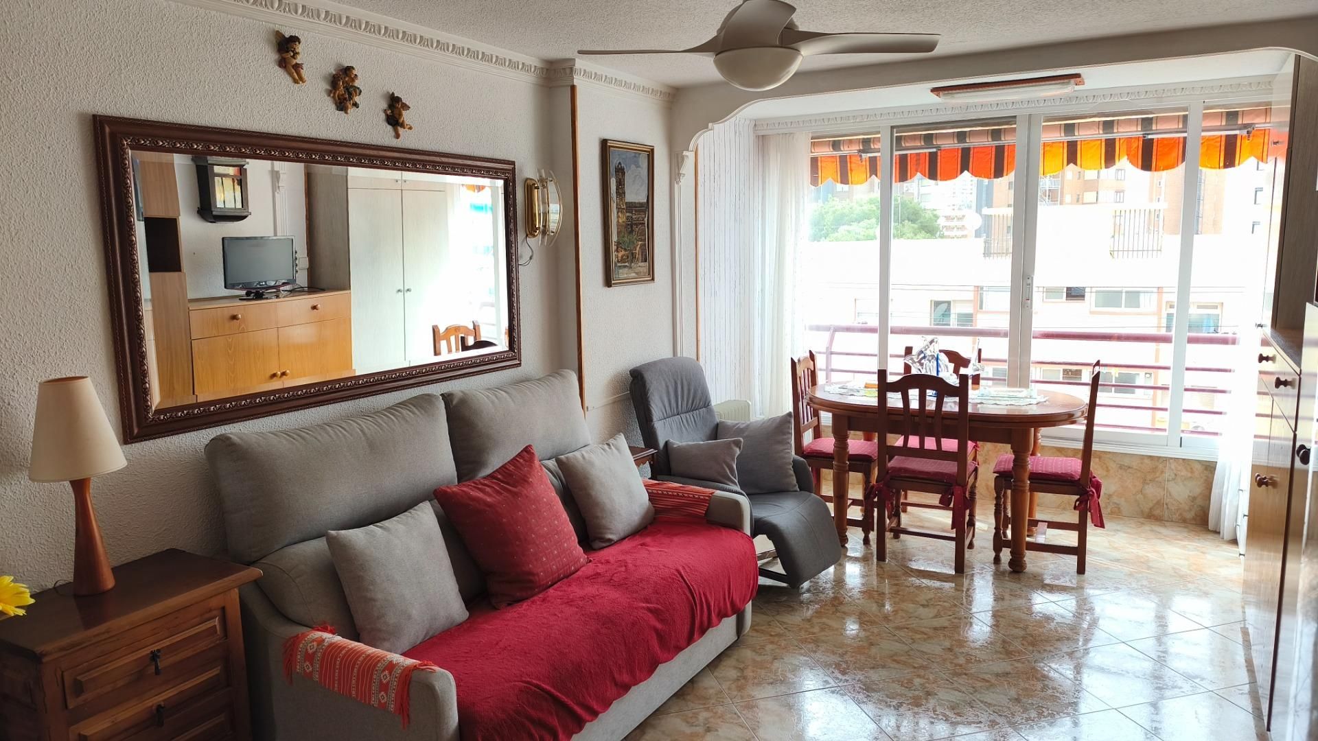 Sala de estar de Piso en venta en Benidorm con Jardín privado, Amueblado y Piscina comunitaria