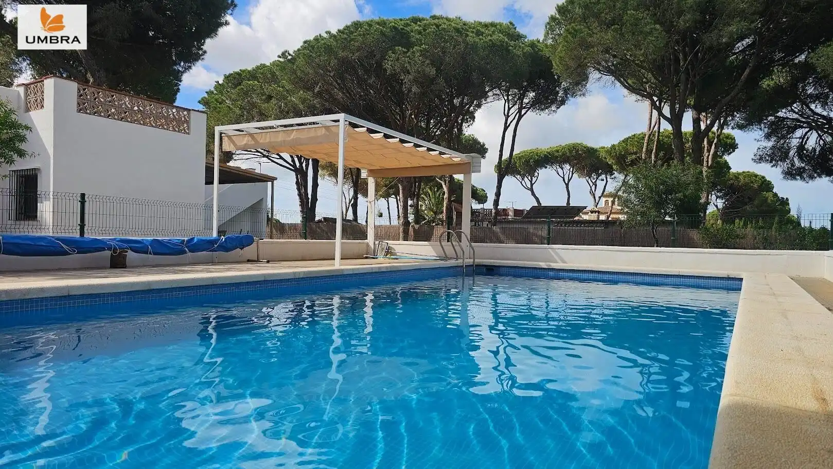 Piscina de Casa o xalet en venda en Chiclana de la Frontera amb Aire condicionat, Calefacció i Jardí privat