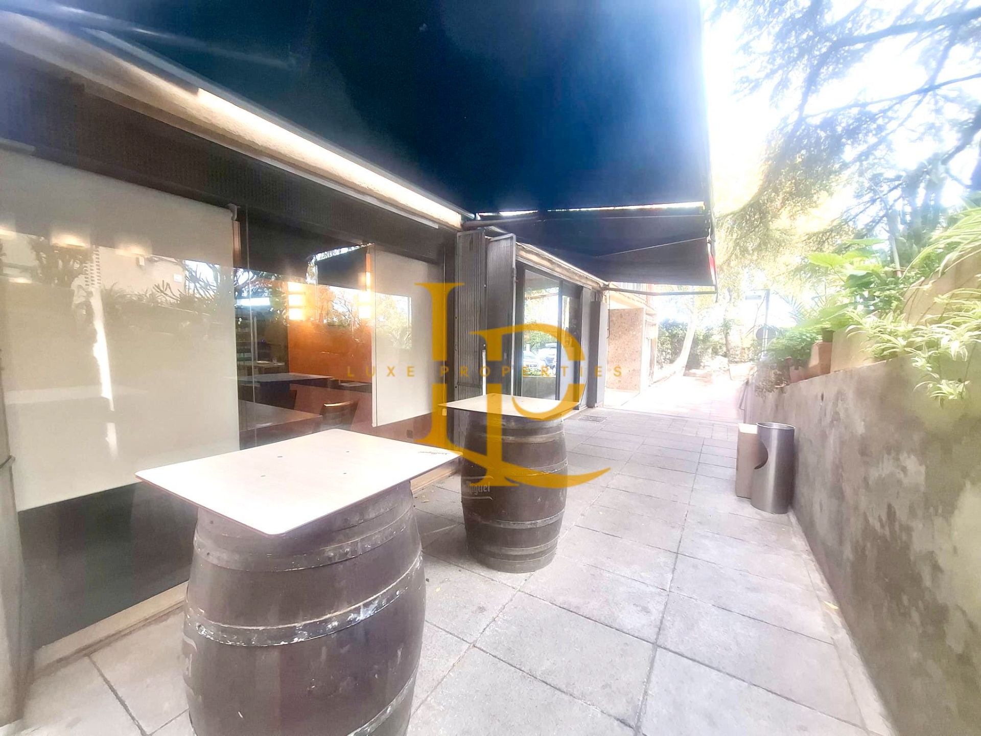 Exterior view of Premises for sale in  Barcelona Capital  with Air Conditioner, Heating and Terrace