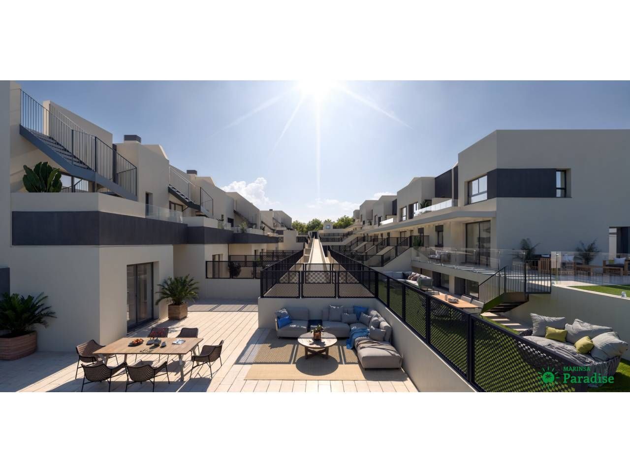 Vista exterior de Casa o xalet en venda en Nerja amb Terrassa i Piscina comunitària