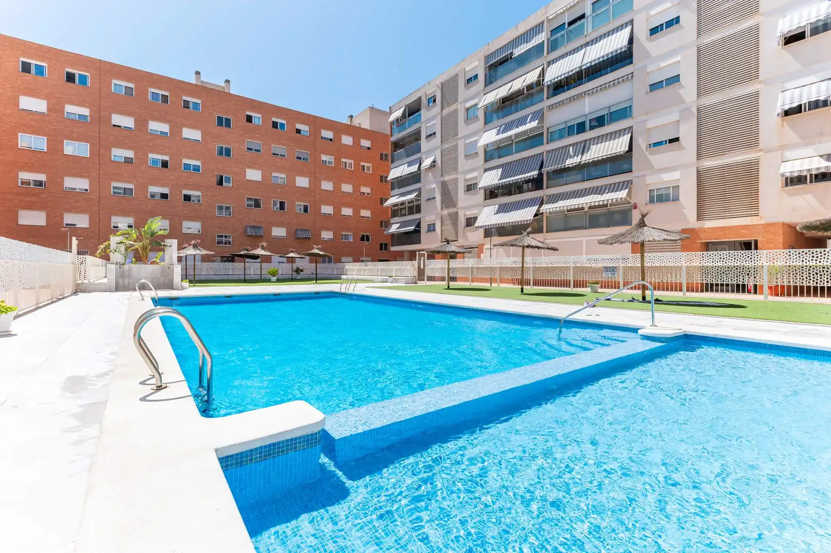 Piscina de Pis en venda en Alicante / Alacant amb Aire condicionat, Calefacció i Traster