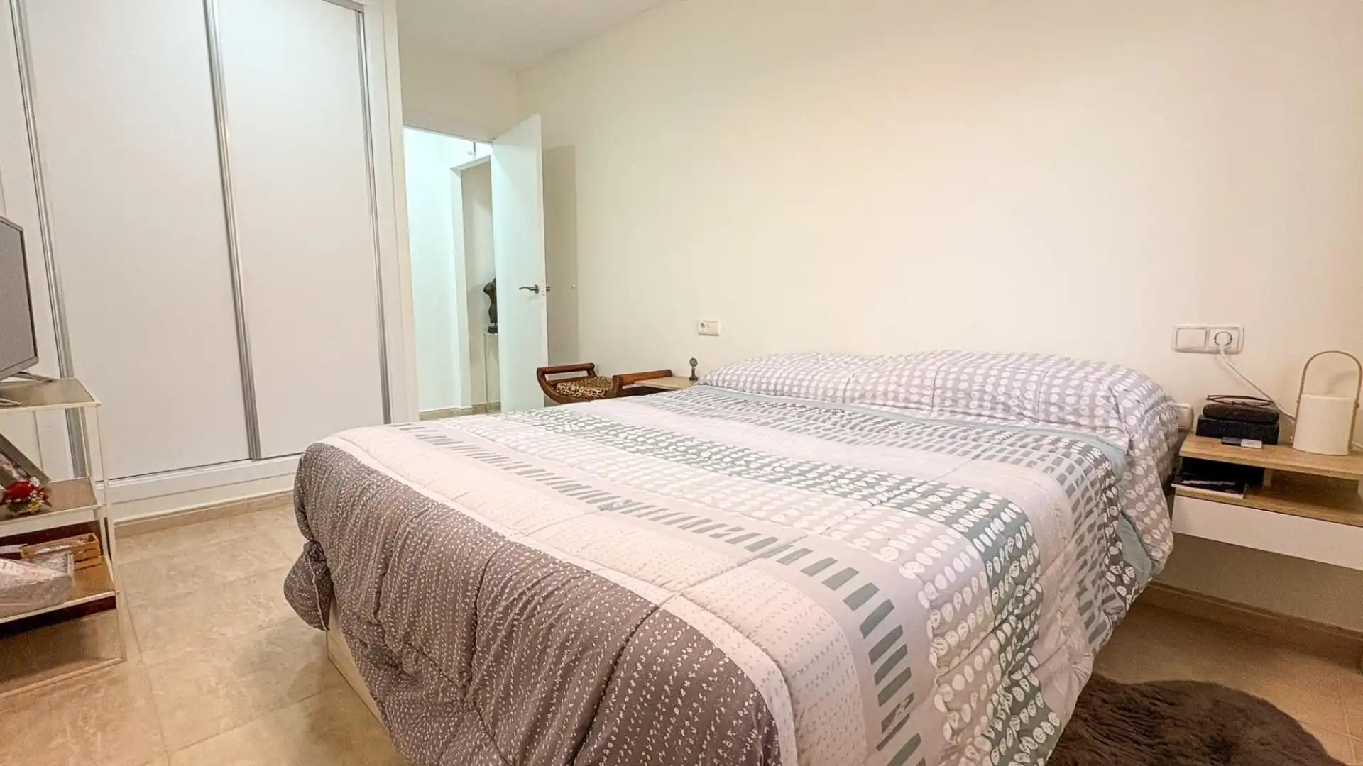 Habitación de Planta baja en venta en Elche / Elx con Calefacción, Jardín privado y Terraza